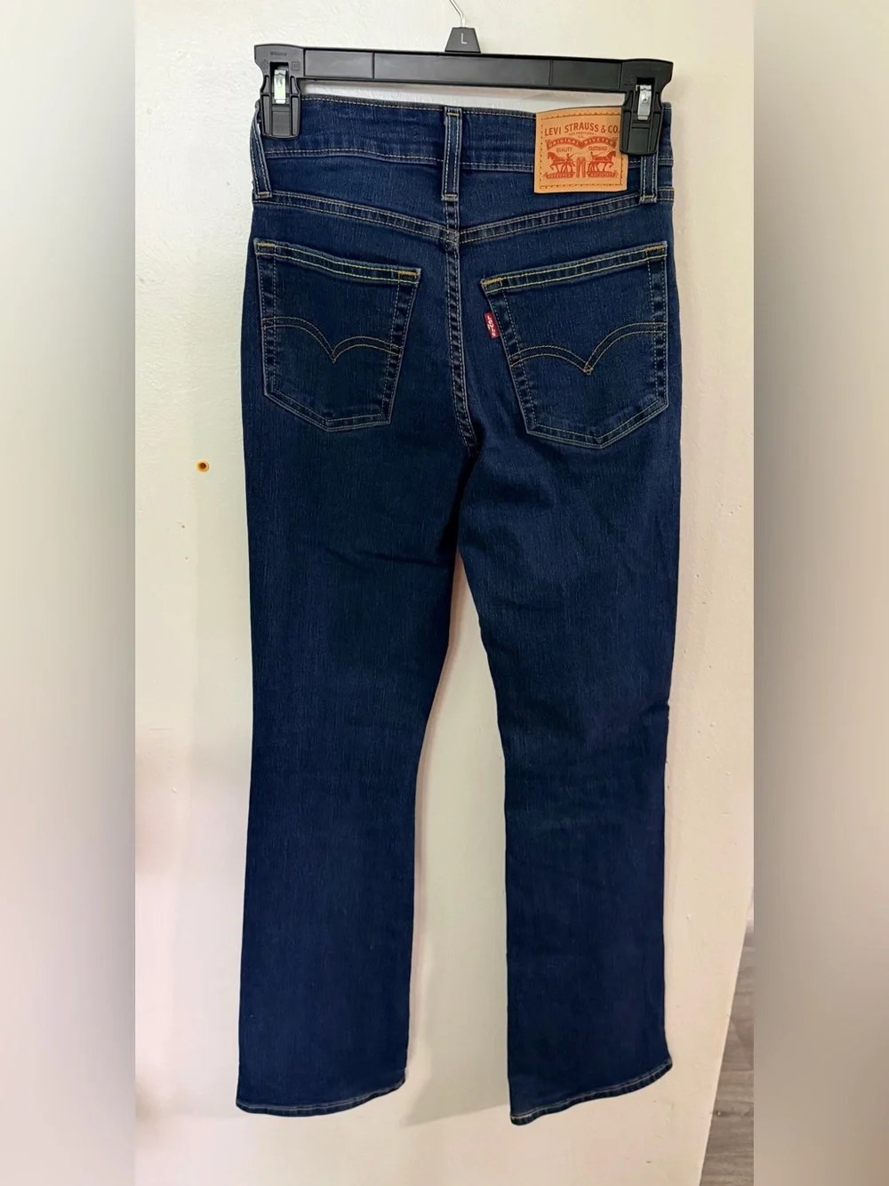 Levi's Dark Indigo Women’s 725 Highrise Bootcut Jeans SZ 24/30 - Picture 1 of 4